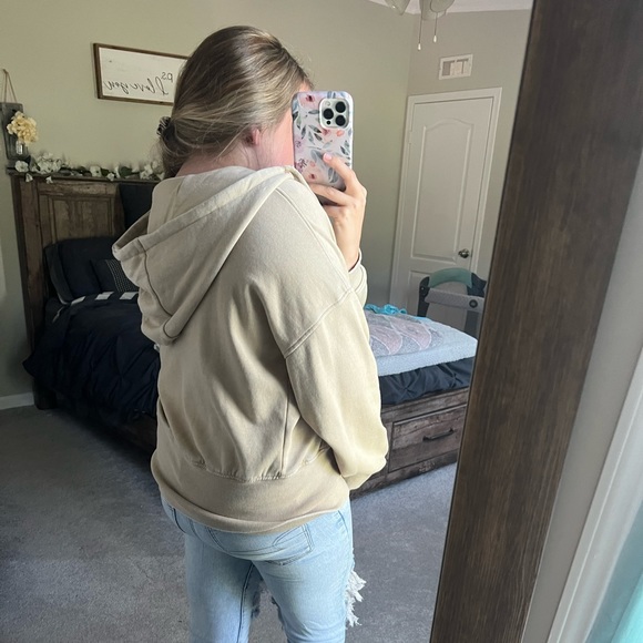 beige zip up jacket - Picture 3 of 5